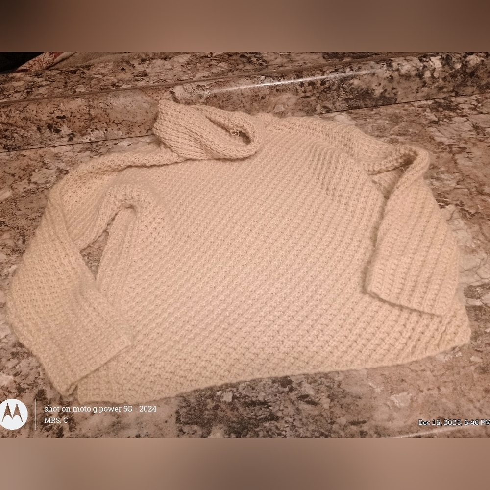 Cozy Cream Girls Soft Cashmere Inspired Sweater Large Extra Large - Picture 2 of 4